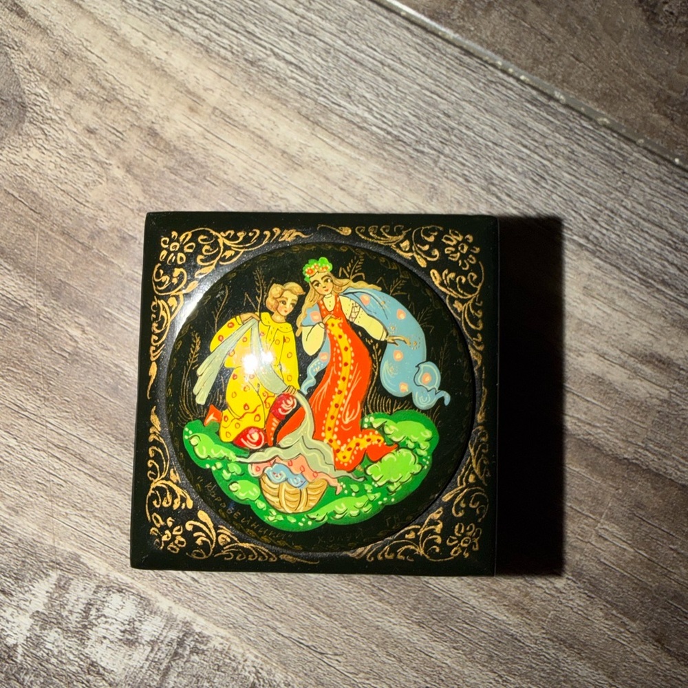 Source Unknown Women's Accessory Box with Black and Gold Detailing
